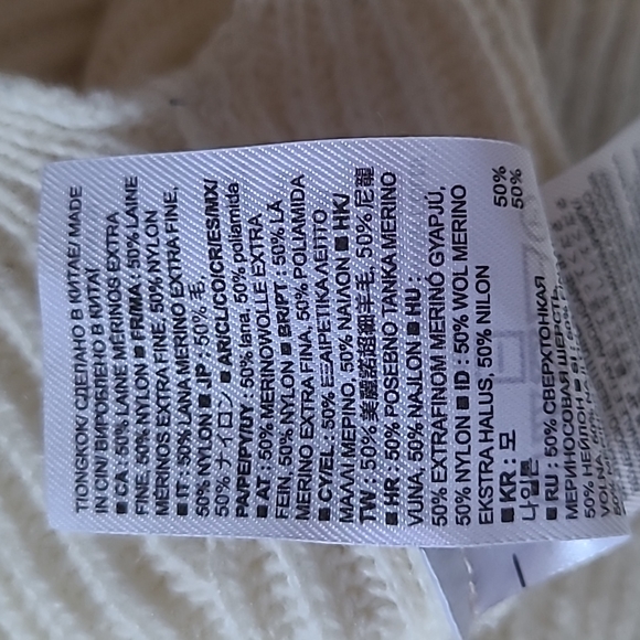 Gap Sleeveless Turtleneck Sweater - Picture 4 of 4